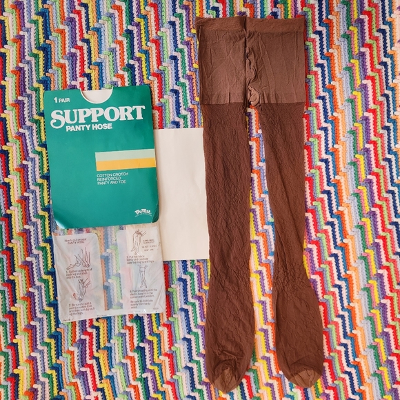 🤎 Vintage 1990s Tan/Brown Textured Nylon Pantyhose 🤎 - Picture 1 of 11